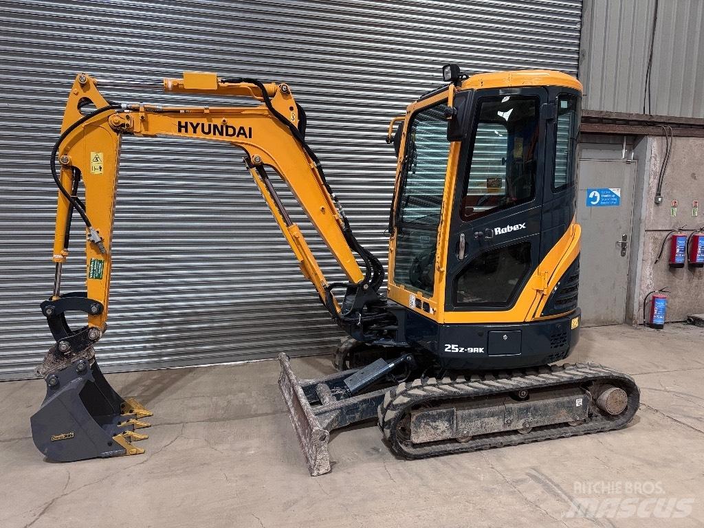 Hyundai R25Z-9 AK حفارات صغيرة أقل من 7 طن (حفارات صغيرة)