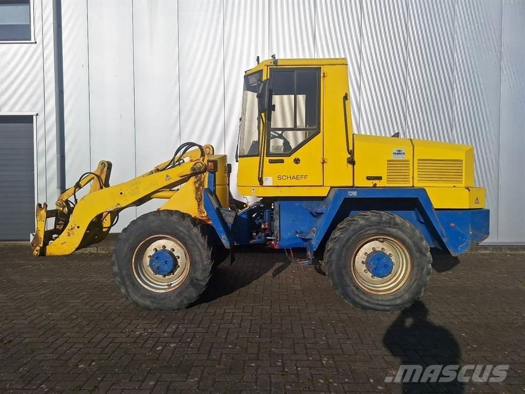 Schaeff SKS 661 لوادر بعجل