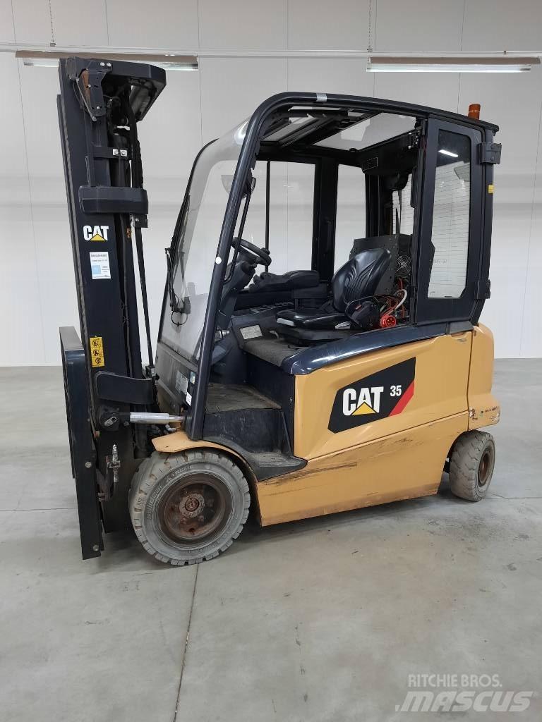 CAT EP35N شاحنات ذات رافعات شوكية تعمل بالكهرباء