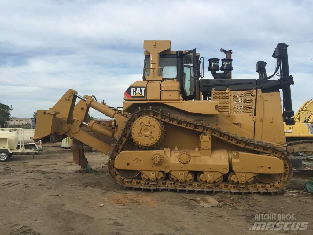 CAT D 9 L بلدوزرات مجنزرة