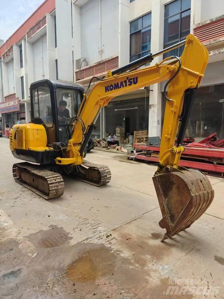 Komatsu PC 35 R-8 حفارات زحافة