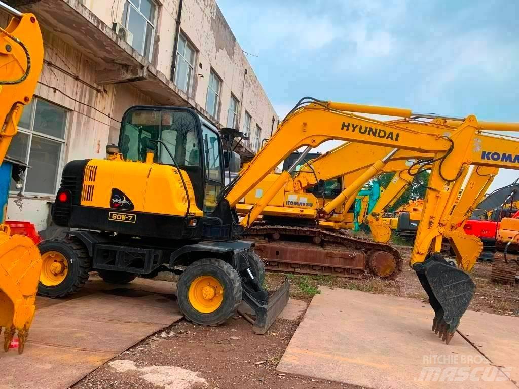 Hyundai Robex 60 W-7 حفارات بعجل