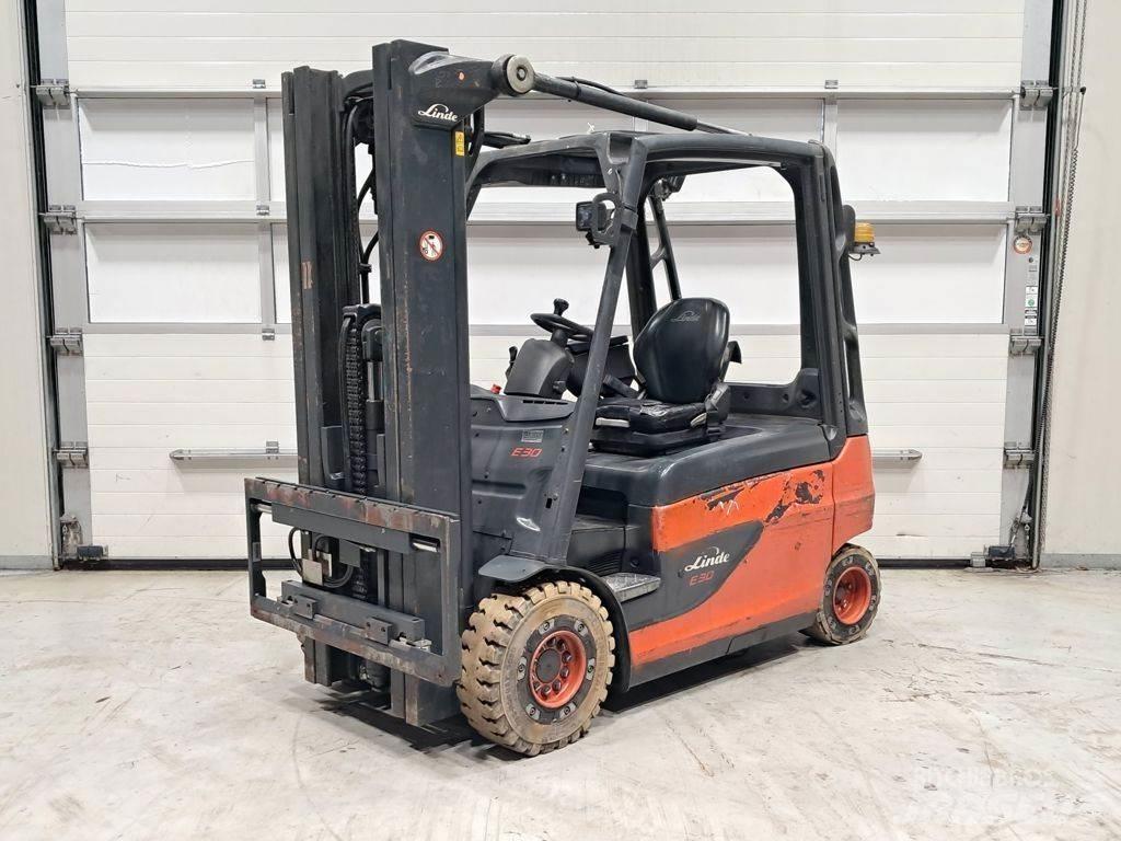 Linde E30L-01 شاحنات ذات رافعات شوكية تعمل بالكهرباء