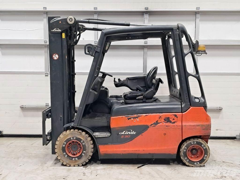 Linde E30L-01 شاحنات ذات رافعات شوكية تعمل بالكهرباء