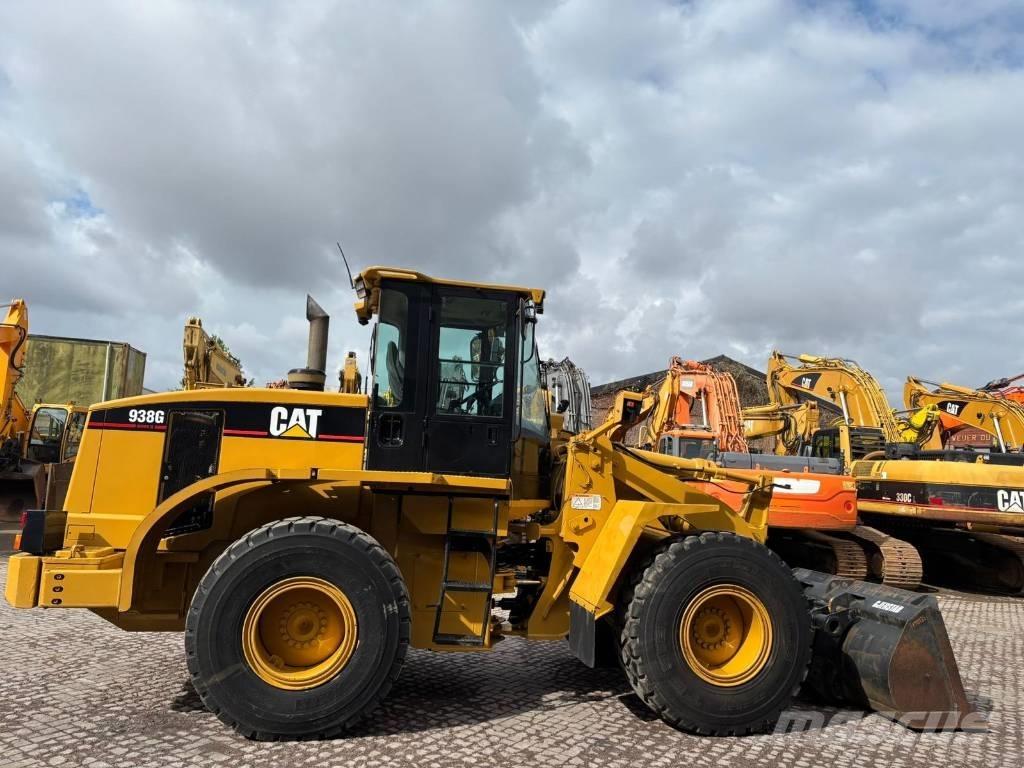 CAT 938 G لوادر بعجل