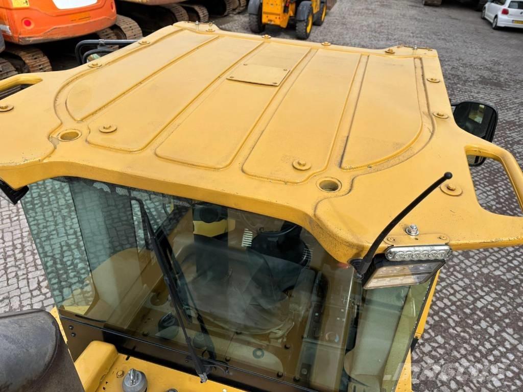 CAT 938 G لوادر بعجل