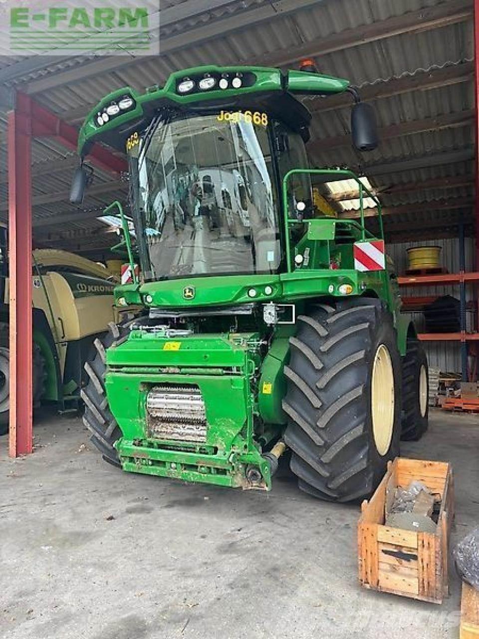 John Deere 8600 علافات ذاتية الدفع