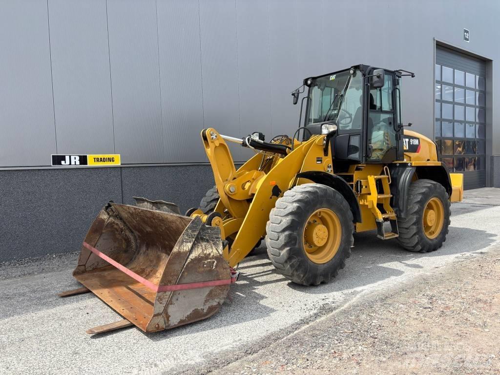 CAT 918 M لوادر بعجل