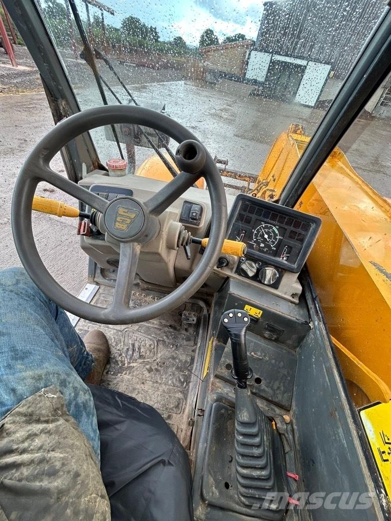 JCB 530-70 مناولات متداخلة