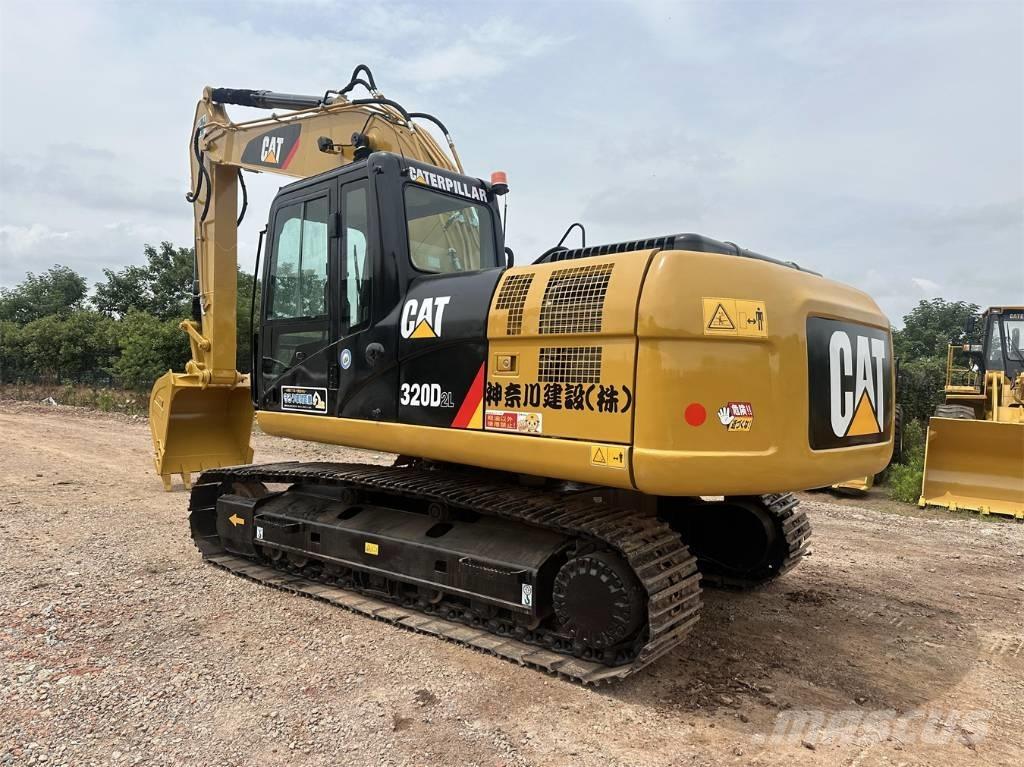 CAT 320 D2L حفارات زحافة