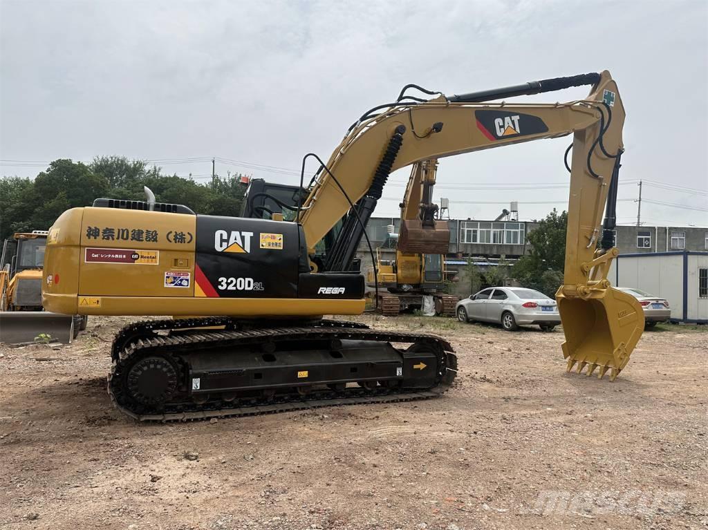 CAT 320 D2L حفارات زحافة
