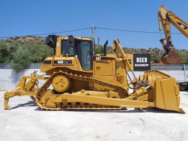 CAT D 6 R II بلدوزرات مجنزرة