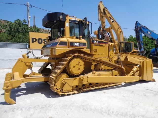 CAT D 6 R II بلدوزرات مجنزرة