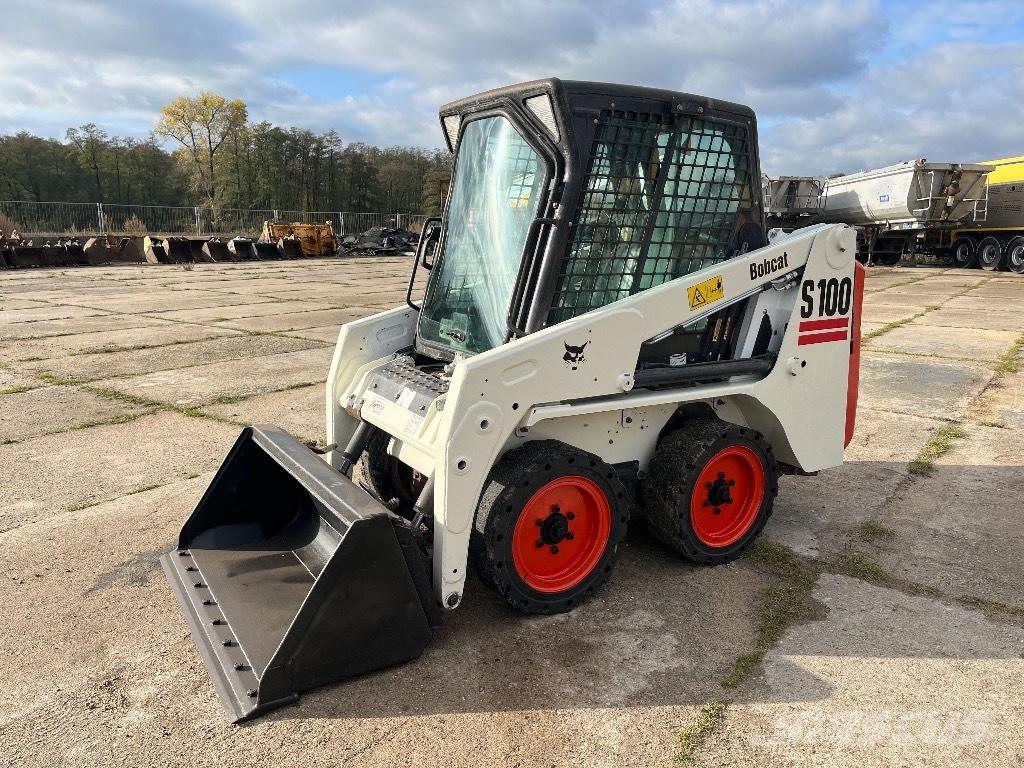 Bobcat S 100 لوادر انزلاقية التوجيه