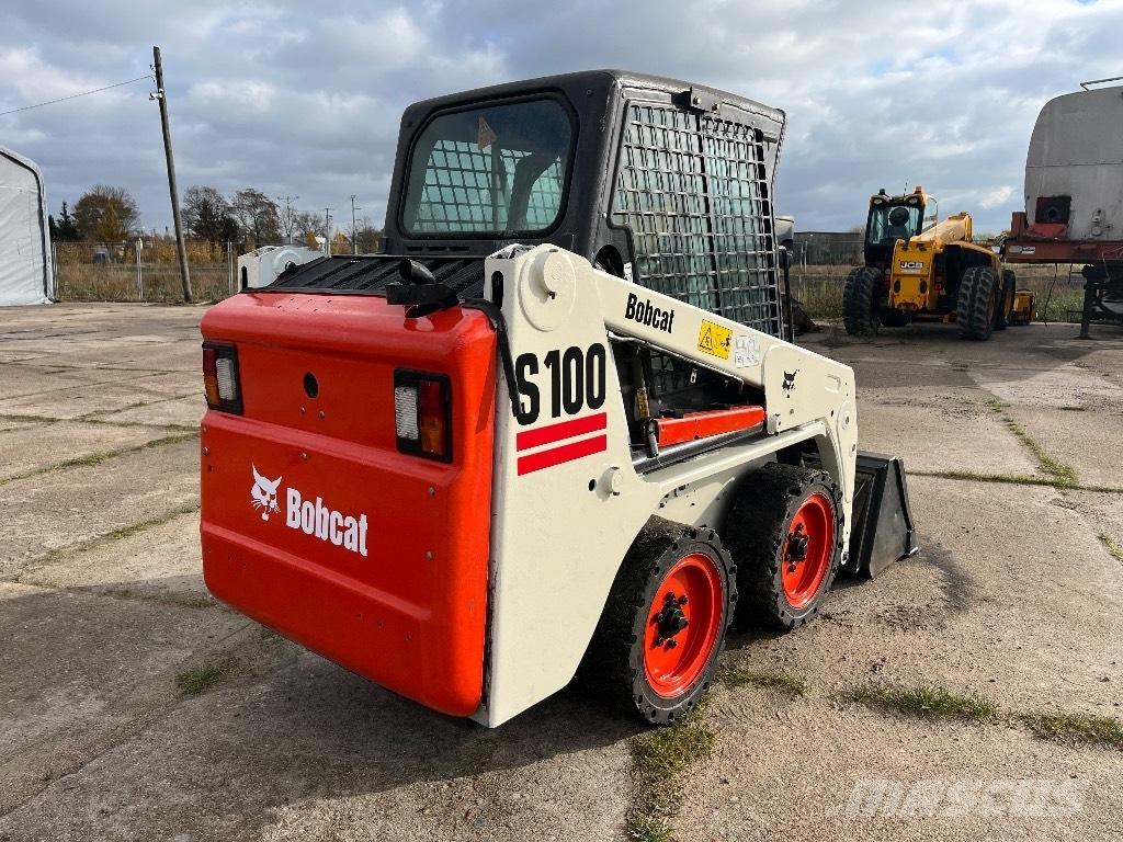 Bobcat S 100 لوادر انزلاقية التوجيه