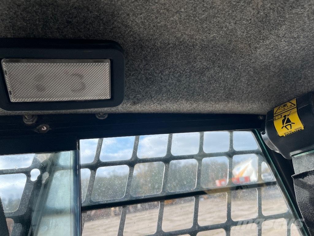 Bobcat S 100 لوادر انزلاقية التوجيه