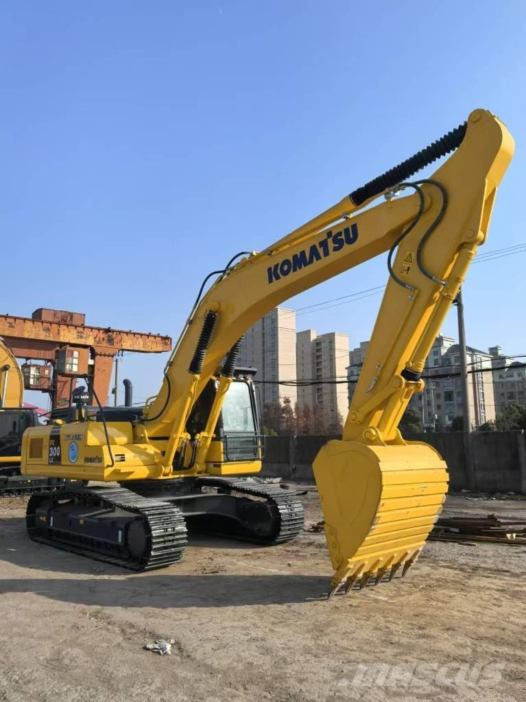 Komatsu PC 300-8 حفارات زحافة