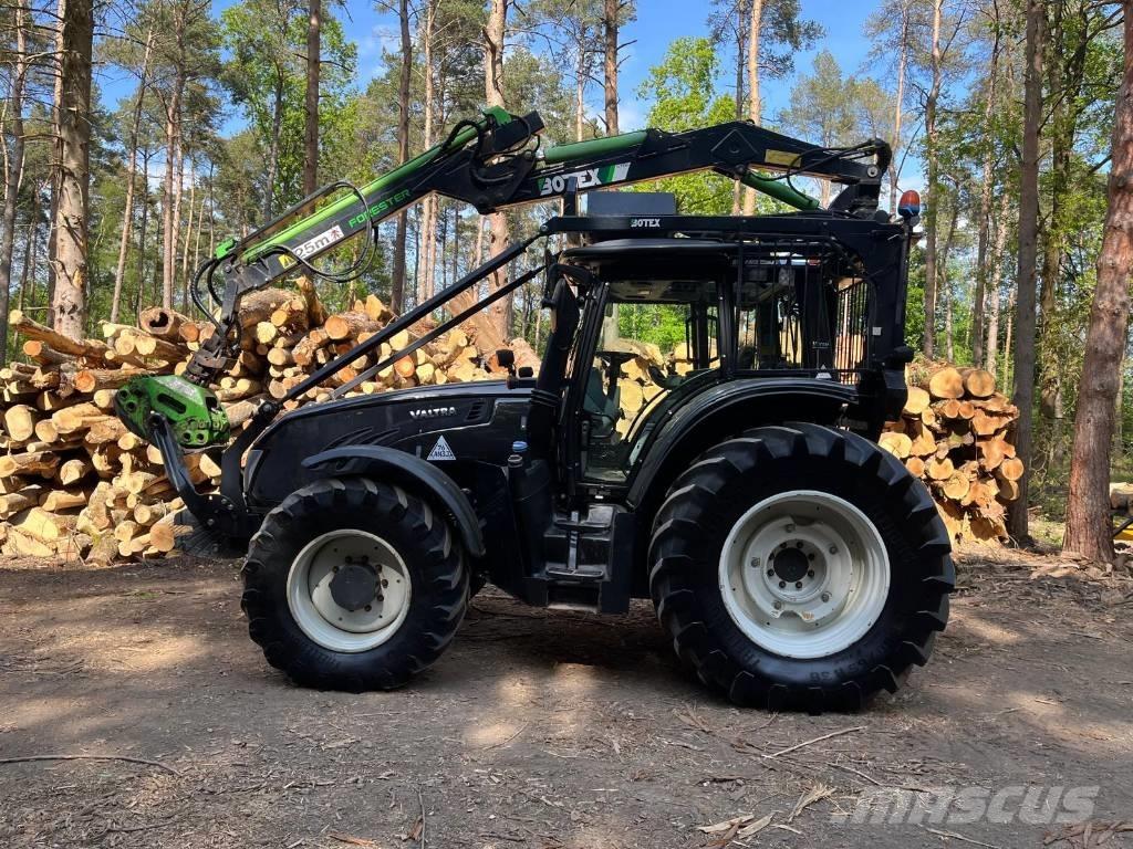 Valtra T183 Versu الجرارات