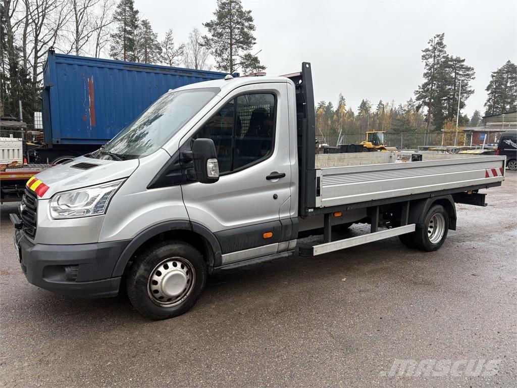 Ford Transit شاحنات خفيفة/مفصلية الجوانب