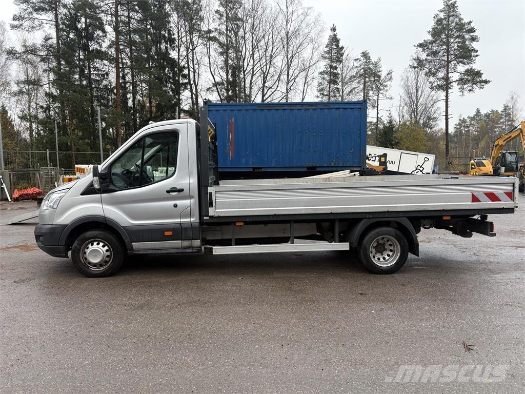 Ford Transit شاحنات خفيفة/مفصلية الجوانب
