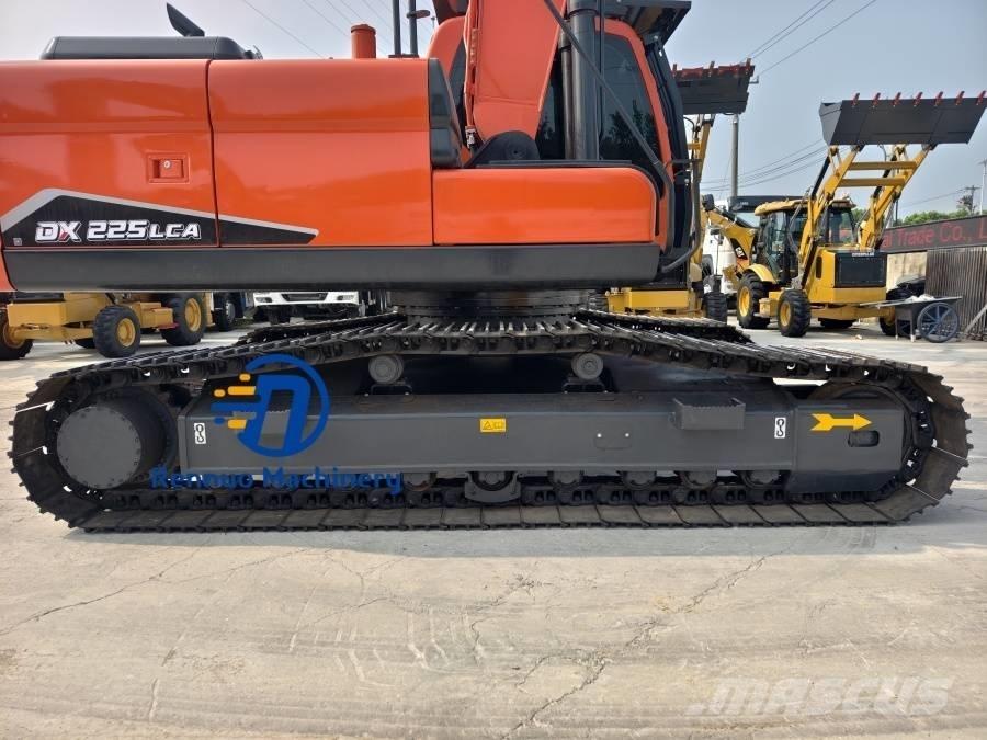 Doosan DX 225 LCA حفارات زحافة
