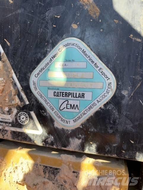 CAT 320F حفارات زحافة