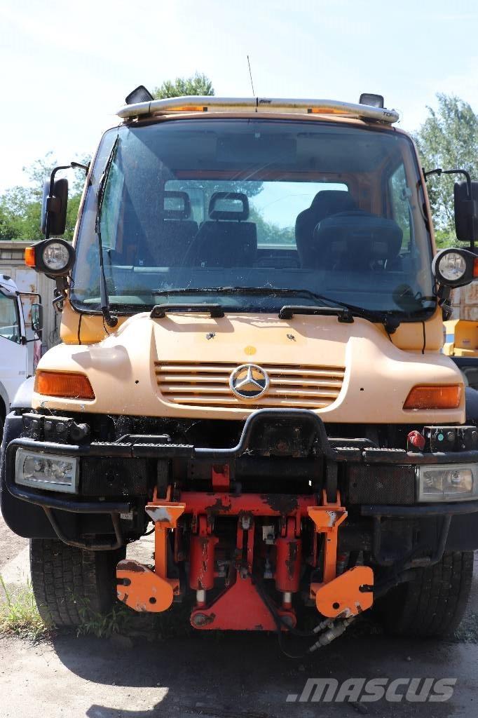 Unimog U400 شاحنات مسطحة/مفصلية الجوانب