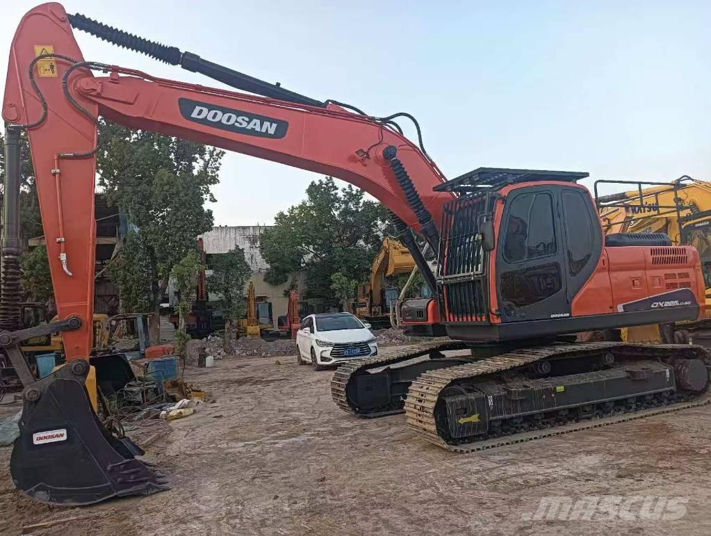 Doosan DX 225 LCA حفارات زحافة