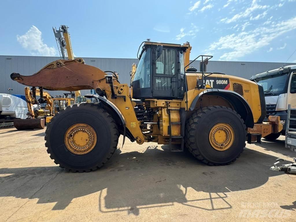 CAT 980M لوادر بعجل