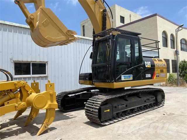 CAT 320 D حفارات زحافة