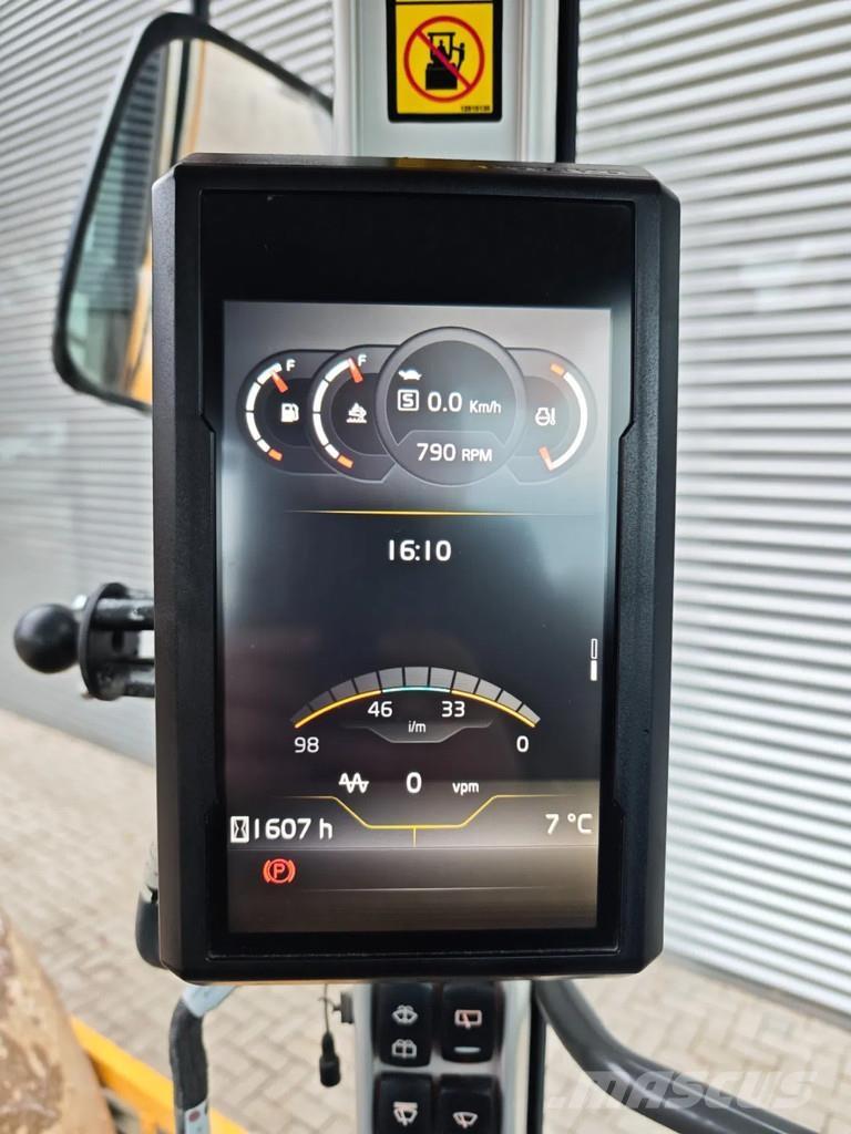 Volvo SD135B مداحل ذات إطارات هوائية