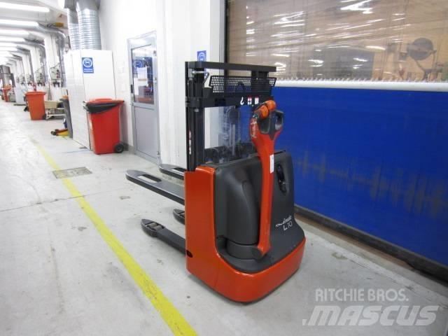 Linde L 10 معدات التكديس الجوالة
