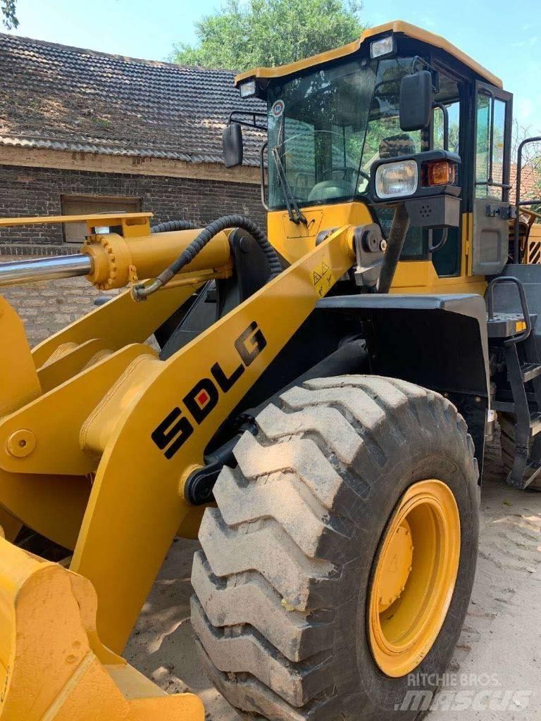 SDLG 956 لوادر بعجل
