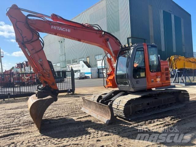 Hitachi ZX 135 US حفارات زحافة
