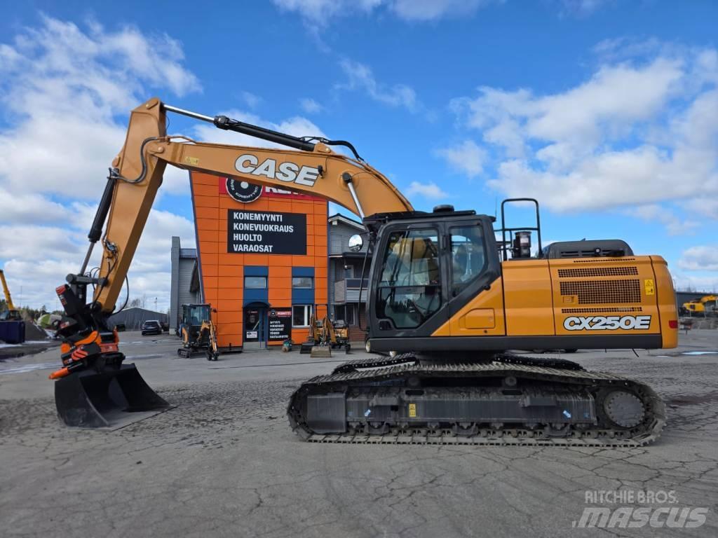 CASE CX 250 E LC حفارات زحافة