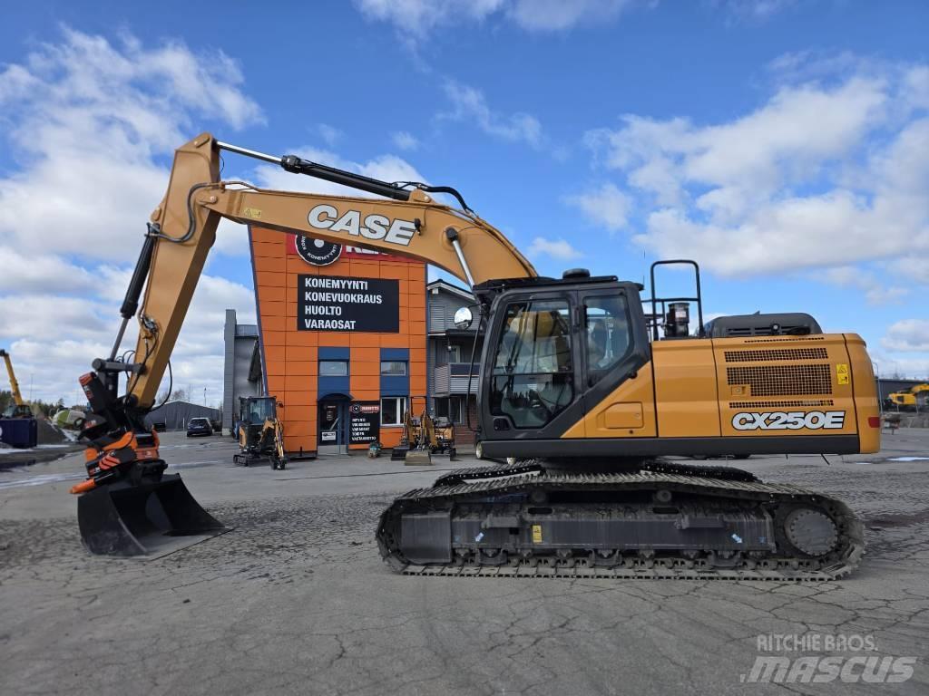 CASE CX 250 E LC حفارات زحافة