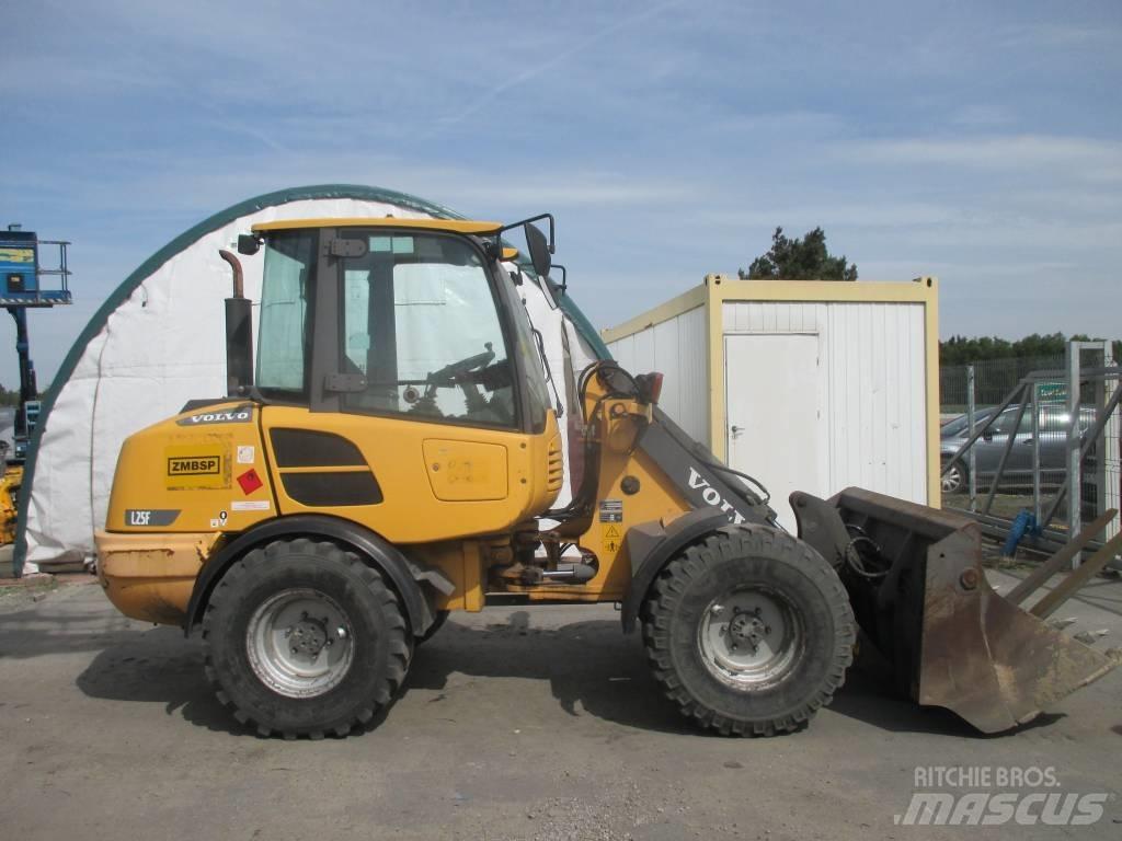 Volvo L 25 F لوادر بعجل