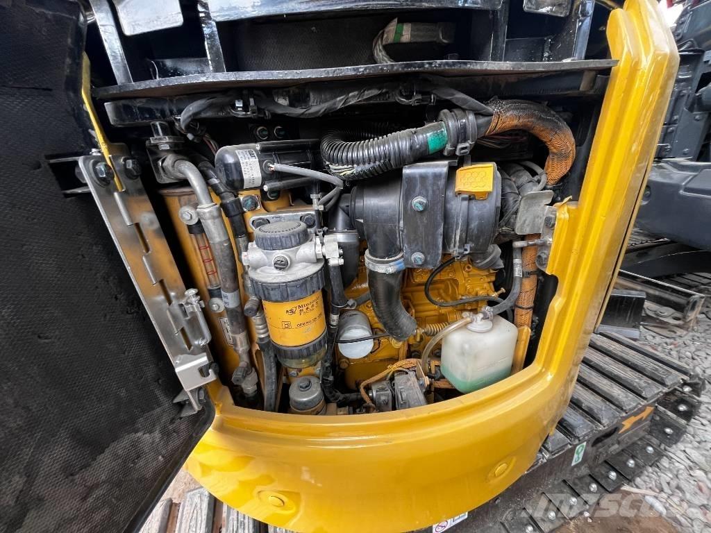 CAT 302 حفارات زحافة