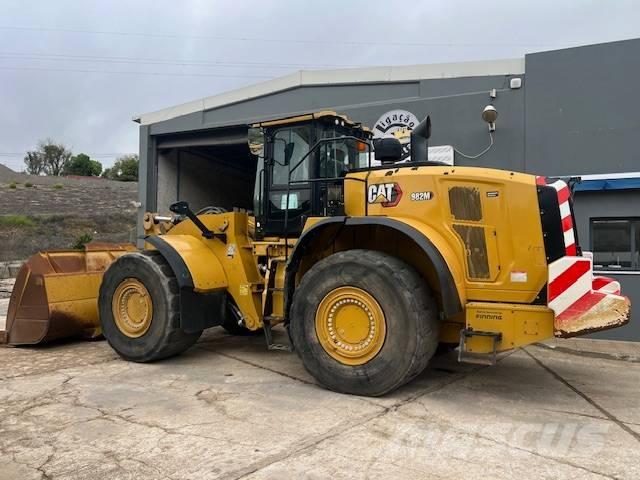 CAT 982 لوادر بعجل