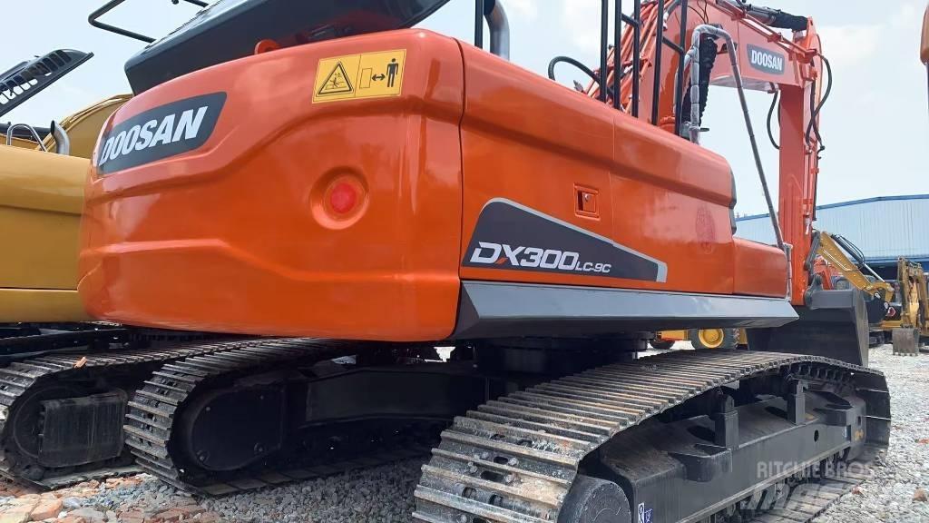 Doosan DX 300 حفارات زحافة