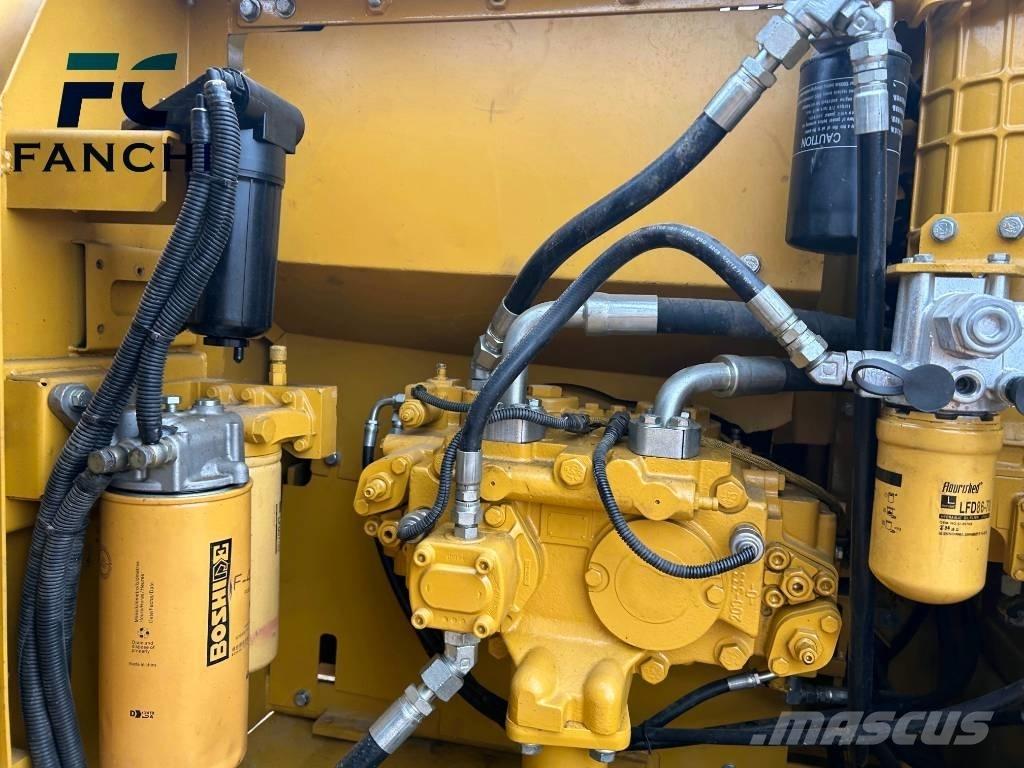 CAT 320d2 حفارات زحافة