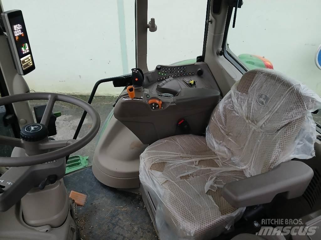 John Deere 6130M الجرارات
