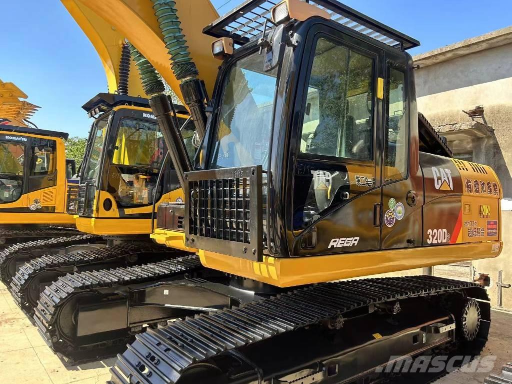 CAT 320 D حفارات زحافة