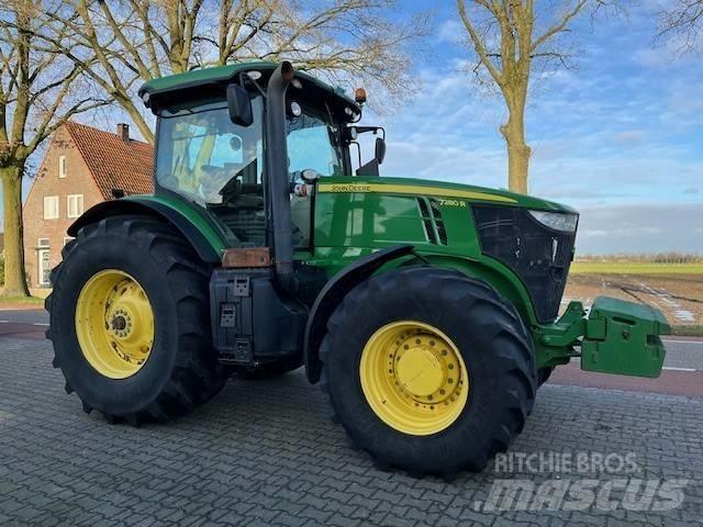 John Deere 7310 R الجرارات