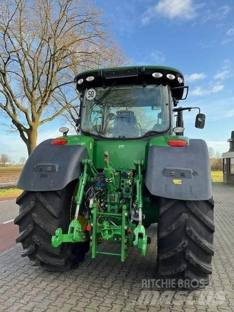 John Deere 7310 R الجرارات