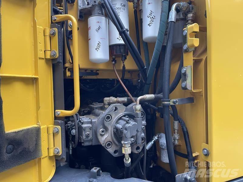 Volvo ECR 235 DL حفارات زحافة