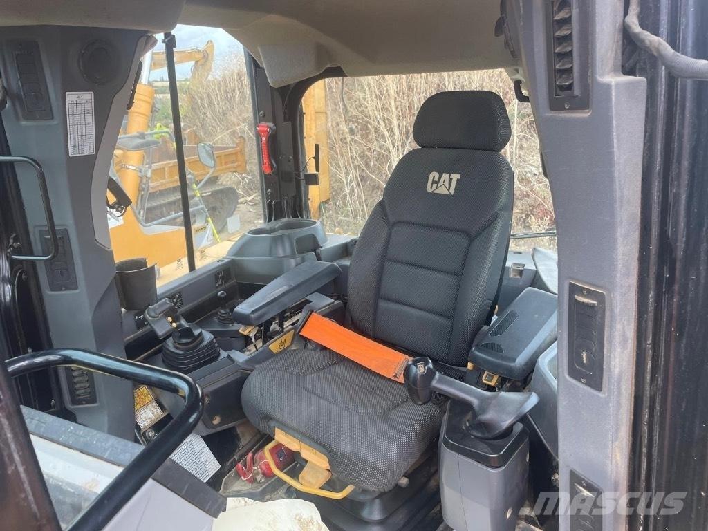 CAT D 6 LGP بلدوزرات مجنزرة