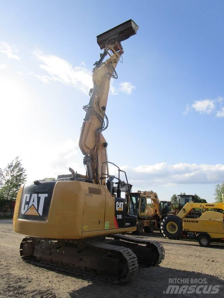 CAT 318 E L حفارات زحافة