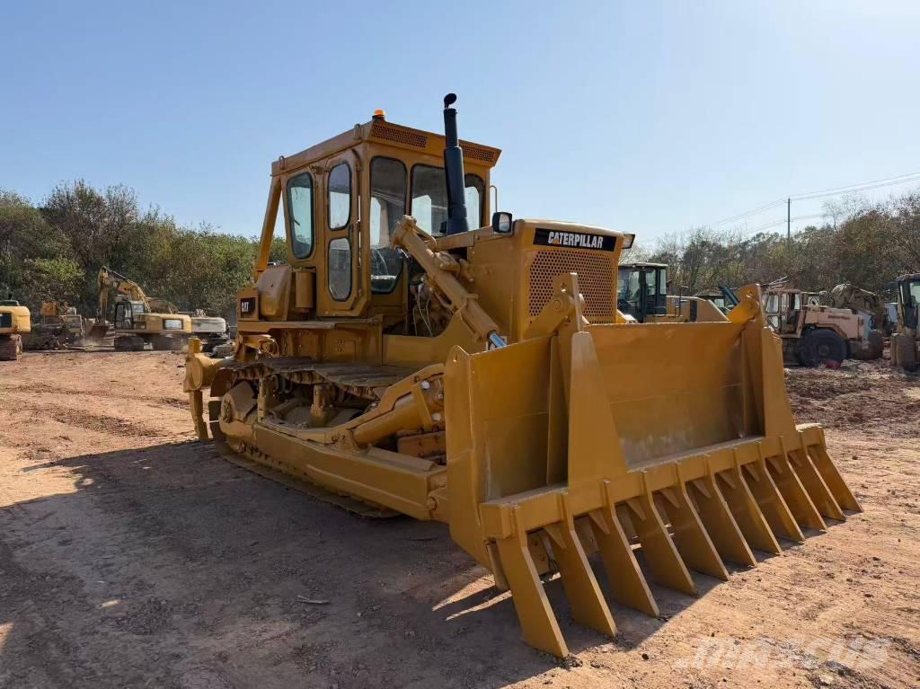 CAT D 8 K بلدوزرات مجنزرة