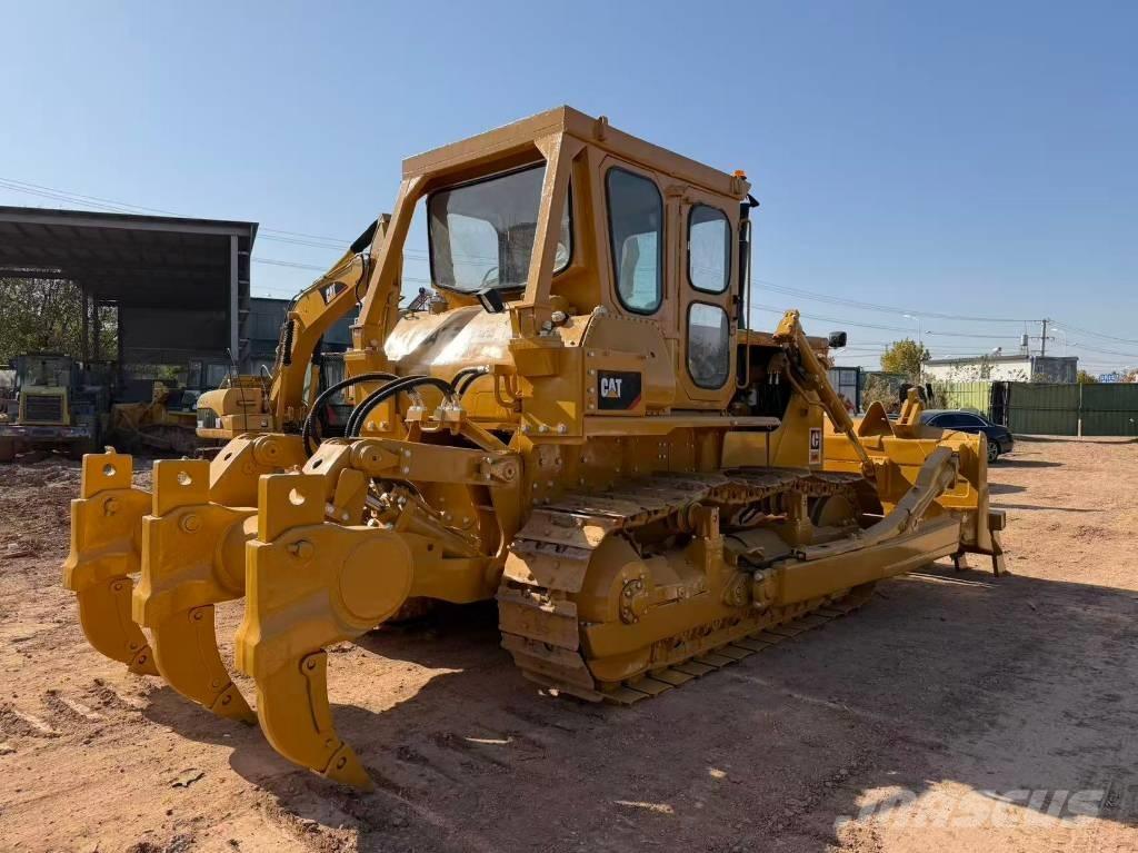 CAT D 8 K بلدوزرات مجنزرة
